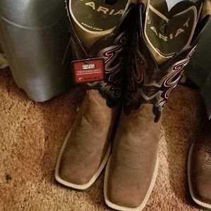 ARIAT Wester Boots...Square Toe